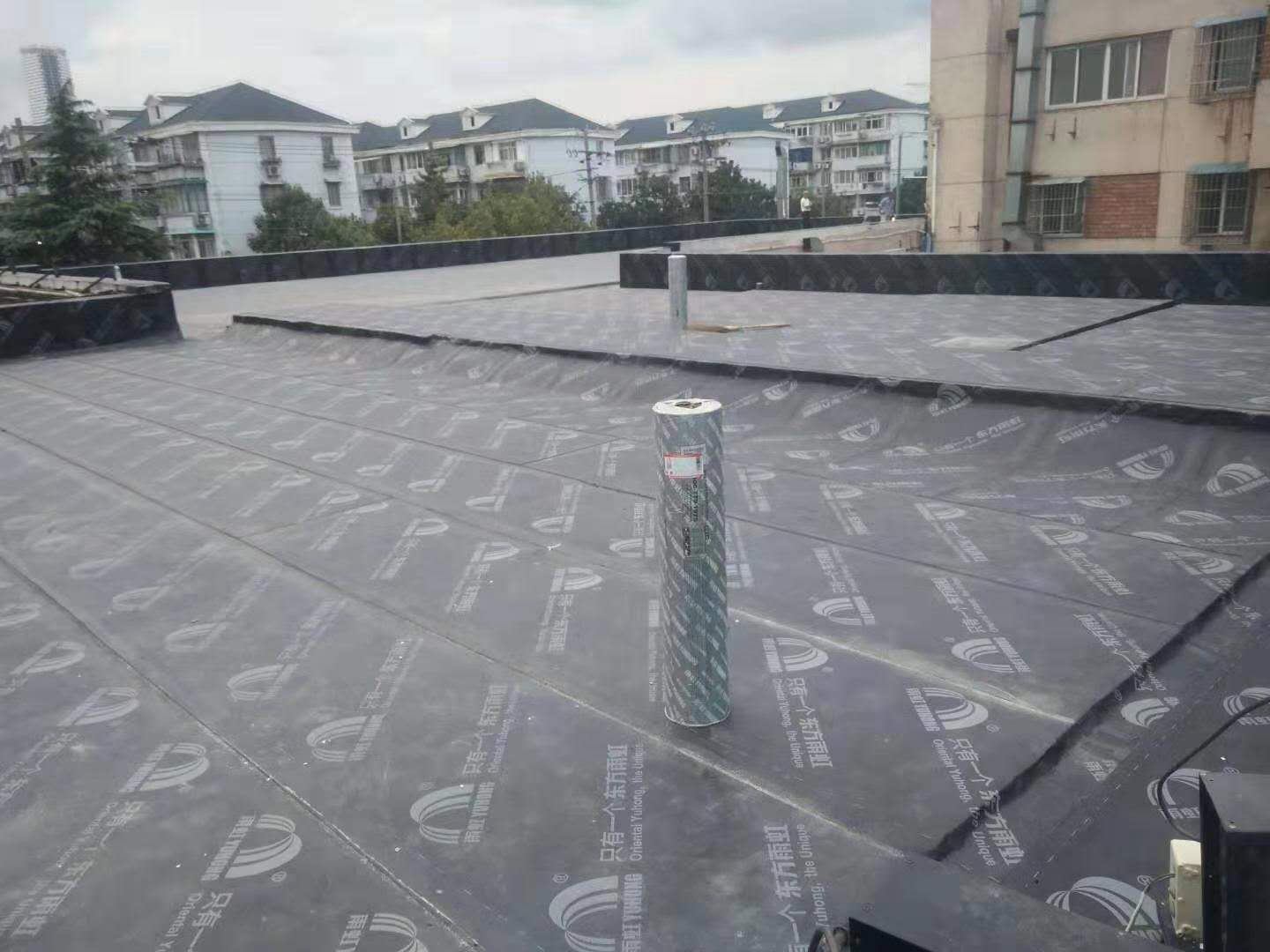 遇到厨房卫生间漏水时 ，我们自己应该先怎么阻止